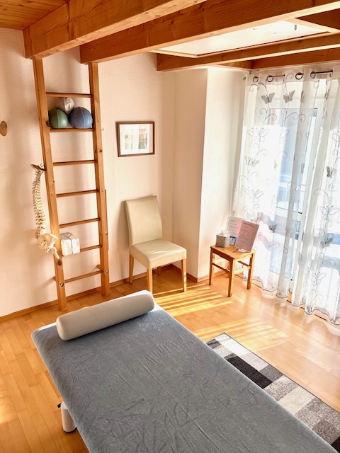 Physiotherapetin Antje Abmeyer bei der Arbeit